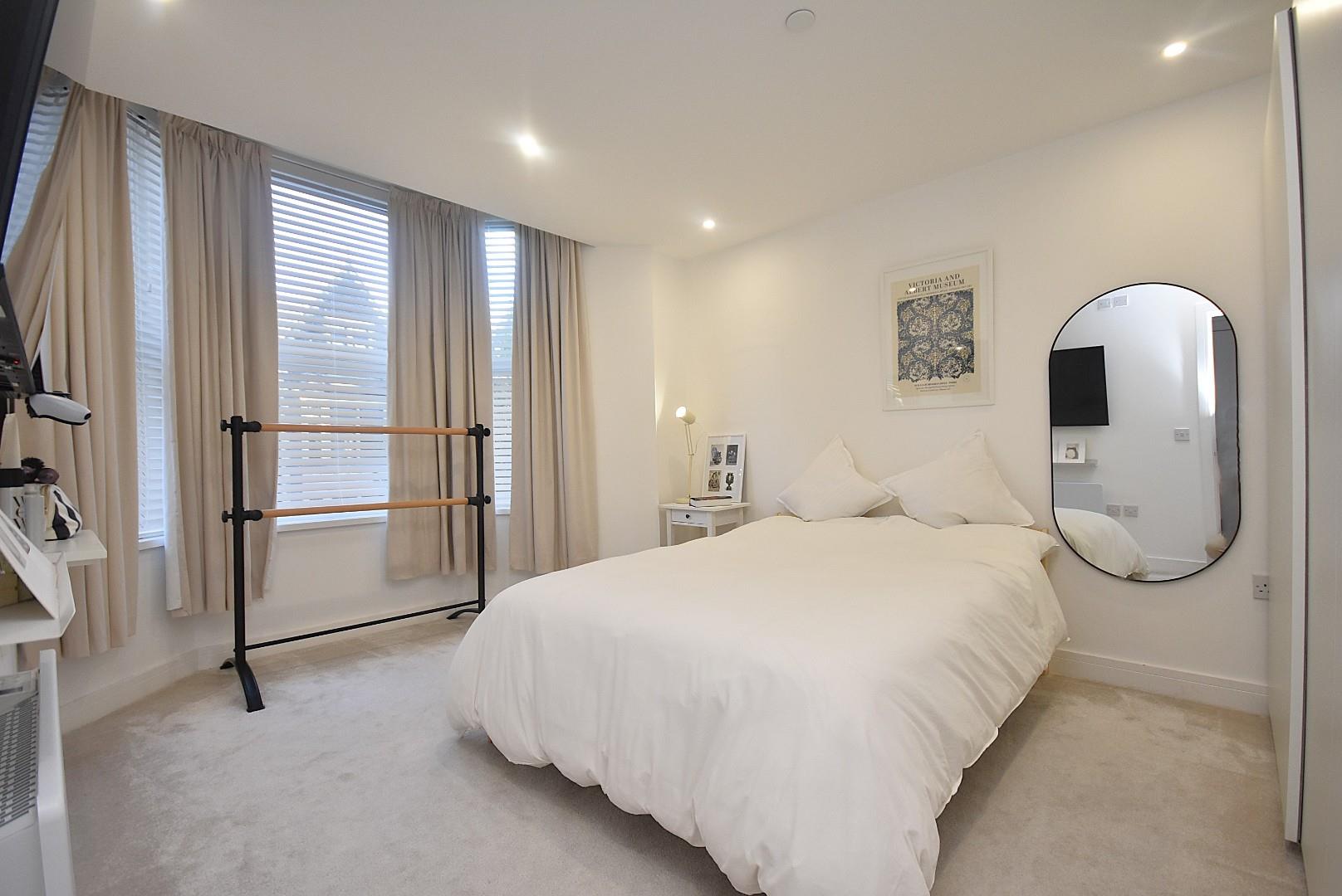 Flat 4, 76 Connaught Road, Cardiff, CF24 3PX